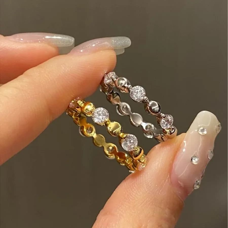 Anelli di perline di cristallo di lusso leggero in argento 925 per le donne anello di stile impilabile semplice e alla moda adatto per regali di gioielli quotidiani