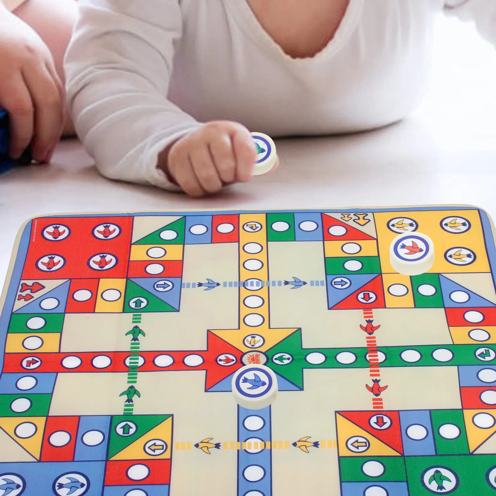 Set da Gioco Scacchi Volanti 82x82cm con Pezzi in EVA, Gioco da Viaggio per Famiglie e Bambini, Tappetino da Scacchi a Tema Aereo, Divertente e Educativo