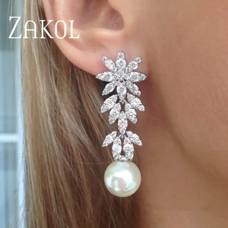 ZAKOL Orecchini pendenti con zirconi a forma di foglia di perla imitazione moda per le donne Gioielli eleganti per banchetti nuziali con fascino squisito