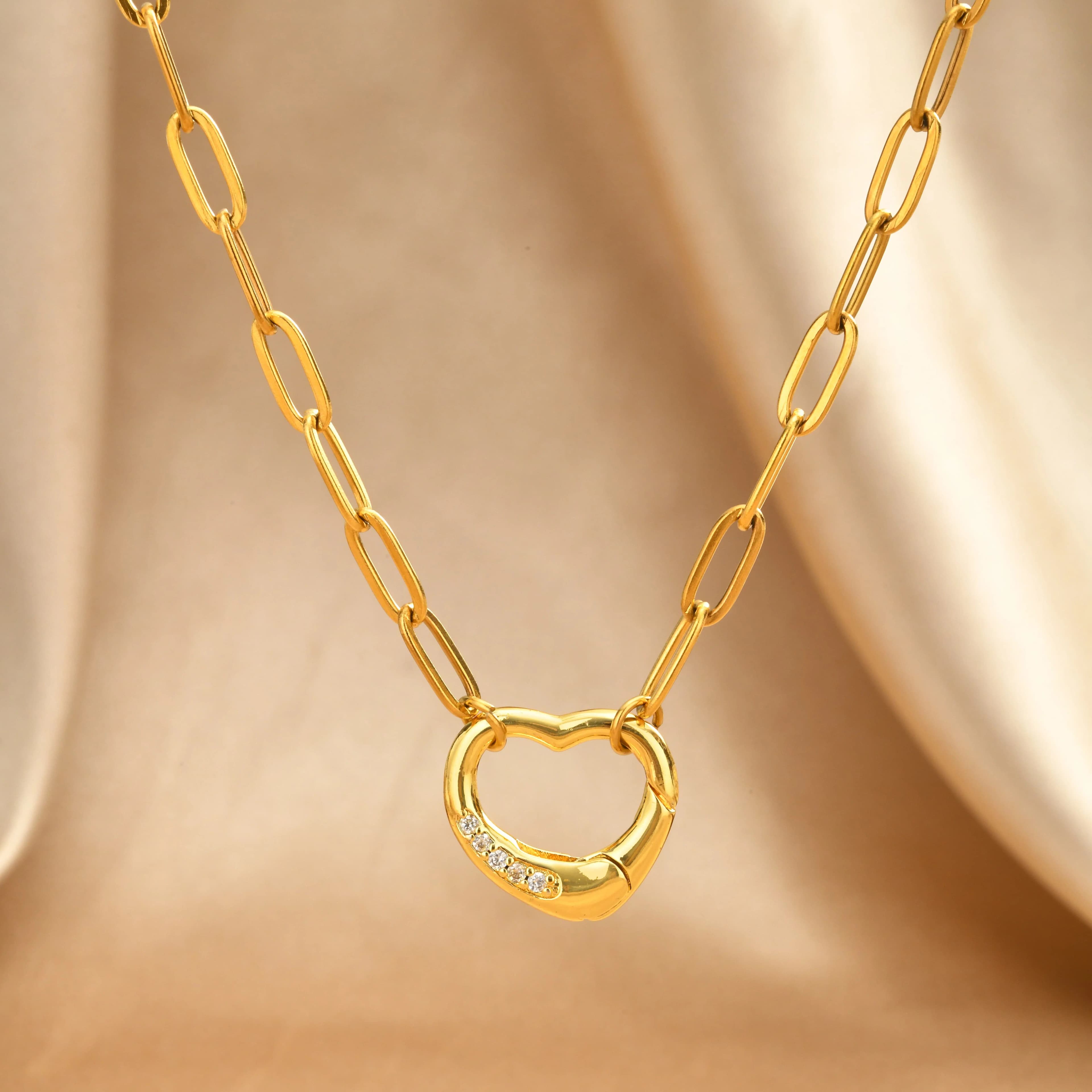 Collana con Moschettone a Cuore da Donna, Impermeabile, in Acciaio Inossidabile Placcato Oro, con Catena a Graffetta Spessa e Chiusura a Moschettone con Zirconi, Gioiello Statement