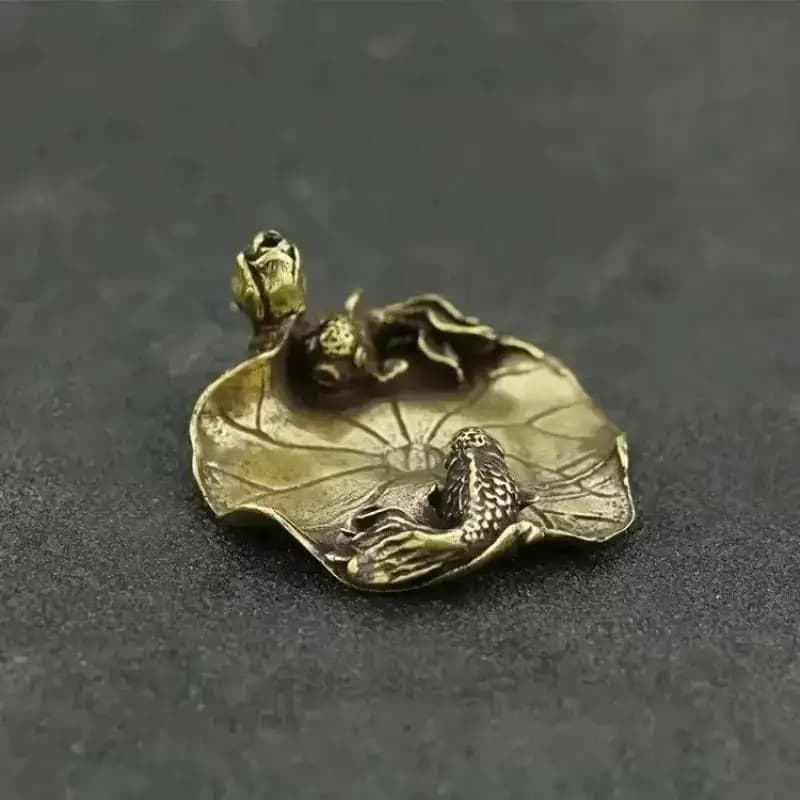New 1 Pcs Retro Brass Goldfish Lotus Leaf Figurine Mini Incense Stick Holder Desktop Sculpture Home Office Decoration Ornament