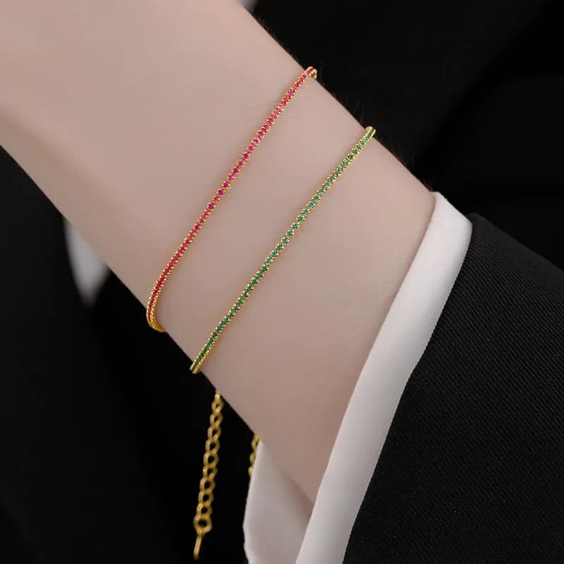 Nuovo Braccialetto con Zirconi Rossi, Bianchi e Verdi 2026, Design Raffinato, Lusso Discreto, Regalo per San Valentino 520, Bracciale Charm