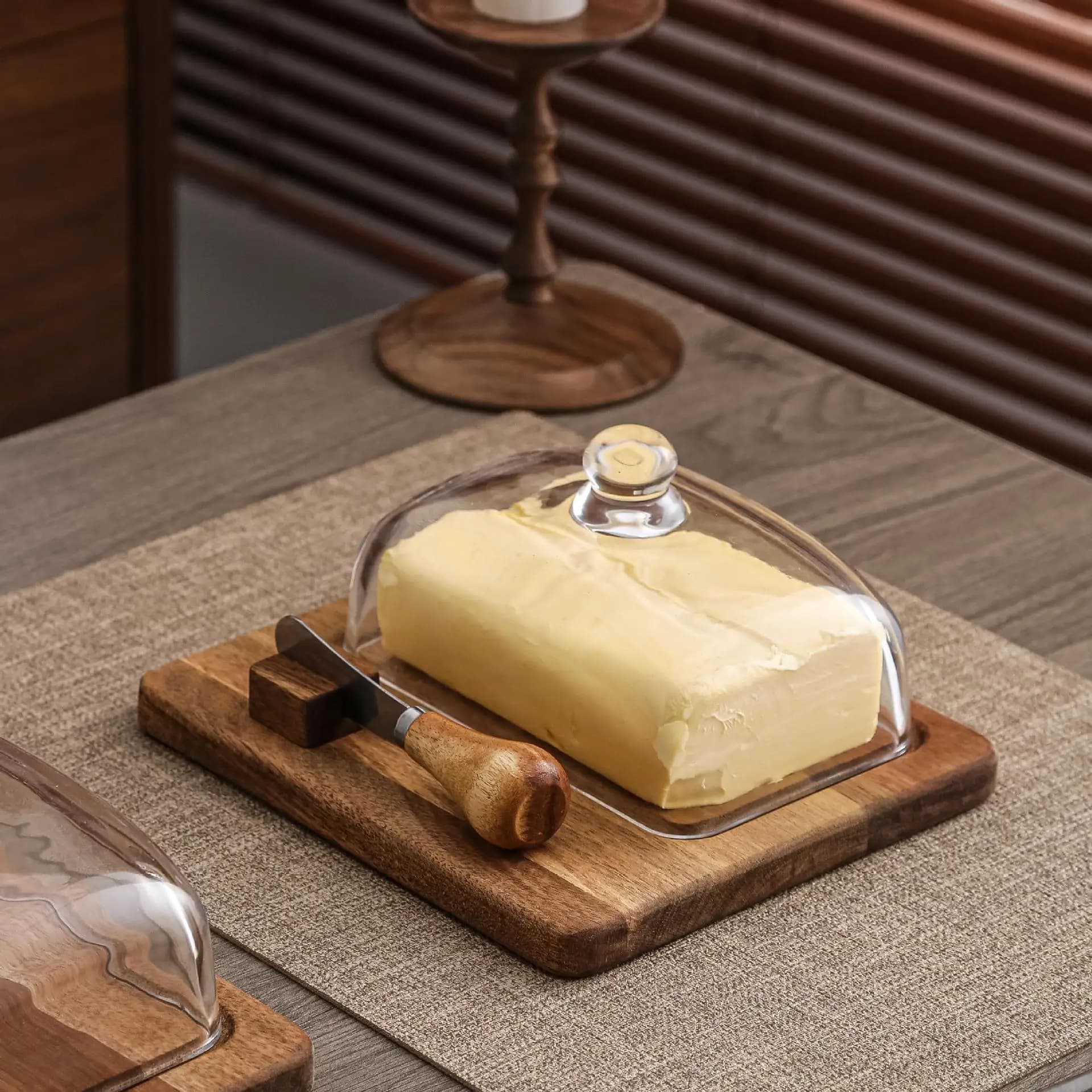 Customizable butter box made of acacia wood with lid and knife – Dessert table for rustic kitchen cake, glass dome cover