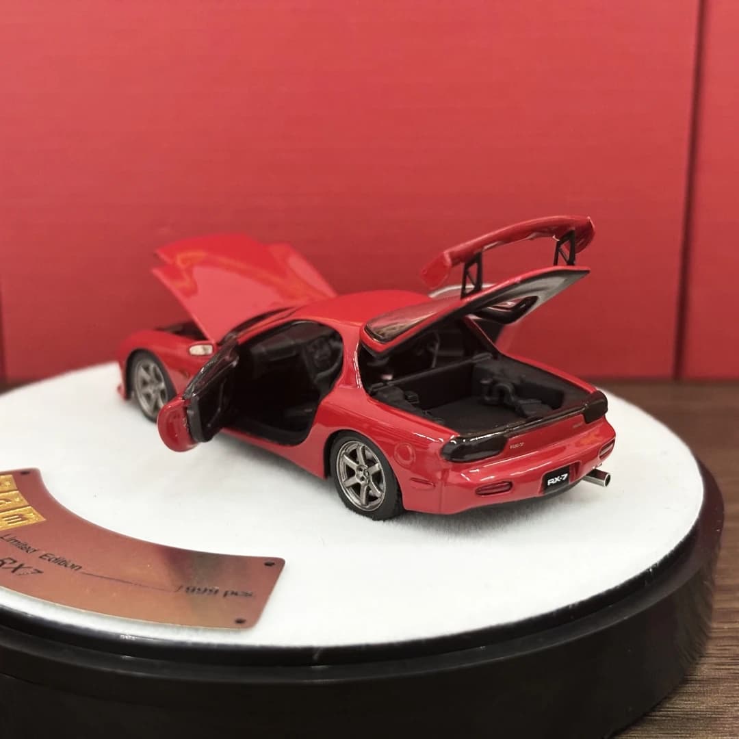 Disponibilità immediata: Modellino auto da collezione PGM 1/64 RX7 Rosso Edizione Limitata in lega, completamente apribile