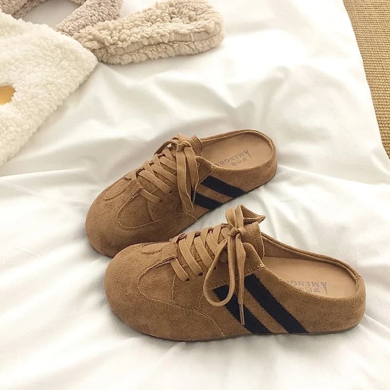 Ciabatte da donna in pelle scamosciata casual all'aperto Scarpe sportive Punta tonda Calzature piatte da donna Sneaker Zoccoli Pantofole estive Slip On Creeper Baotou