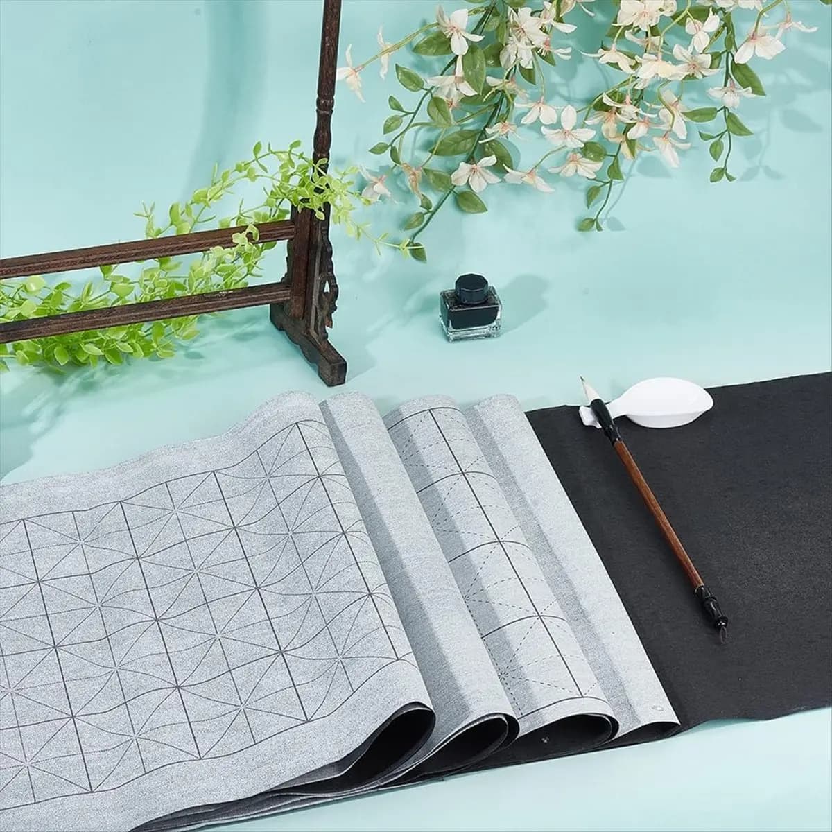 26Pcs No Ink Chinese Calligraphy Set with 24Pcs Grid Water Drawing Writing Cloth 1PcsCalligraphy Brushes 1Pcs Water Dish