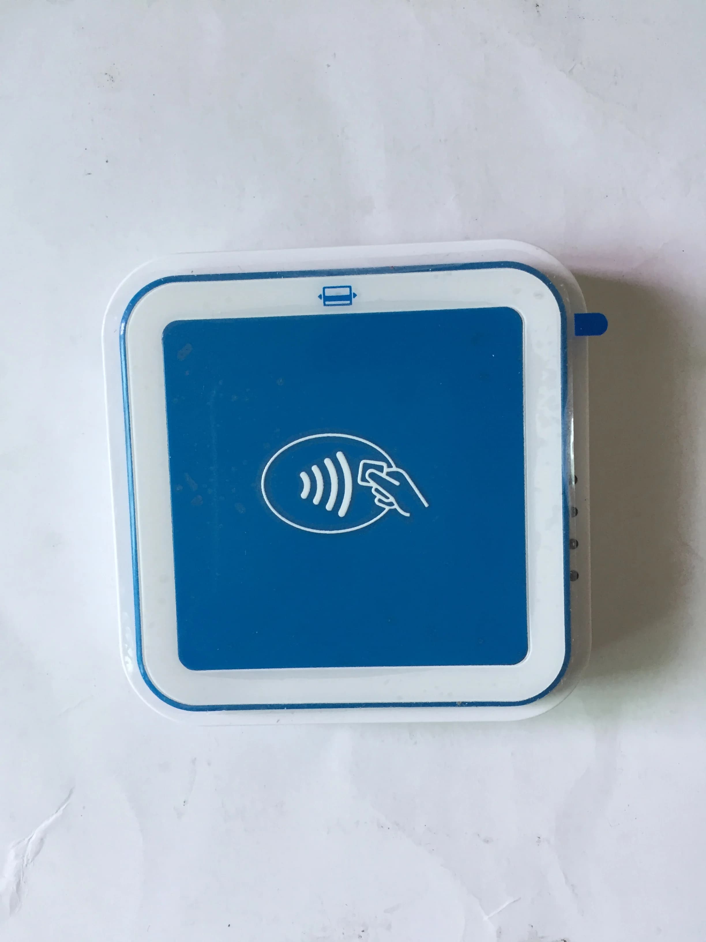 Mini lettore di carte di credito mobile wireless MSR EMV NFC con Bluetooth per smartphone che supporta Android e iOS