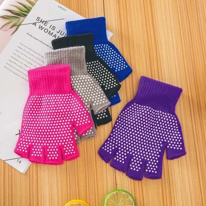 Guanti da yoga Guanti da fitness antiscivolo da donna per palestra Yoga Pilates Equilibrio Allenamento caldo Fitness Guanti protettivi per le mani con mezze dita