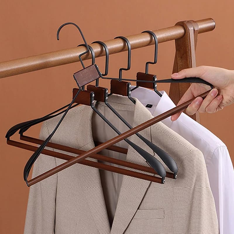 Luxury Metal Clothes Hanger in Beech Iron Large Shoulder Coat Door Dresses Wardrobe Exhibitor Clothes Organizer