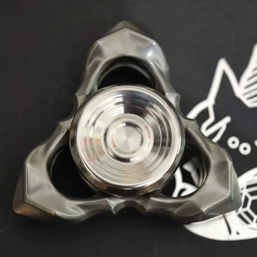 Used EDC LQ Lieque Thorn Mini Three Page Gyroscope Dock Steel fidget spinner metal decompression toy