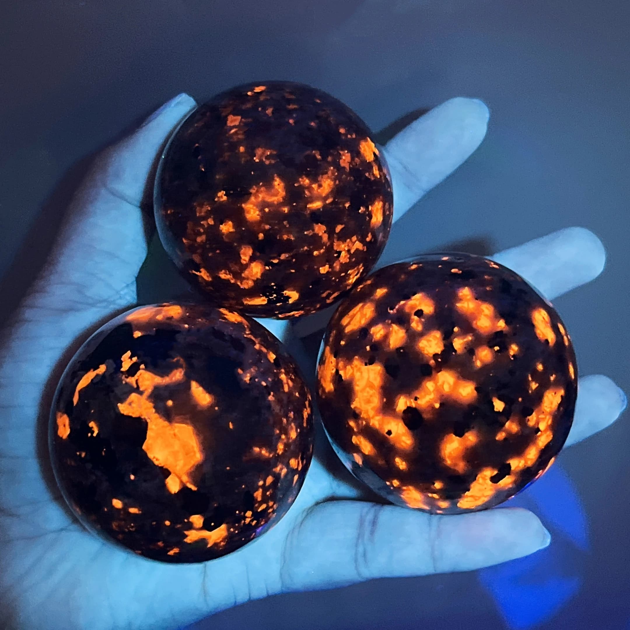 Natural Yooperlite sfera Crystal Stone potente Chakra Ball Energy Wicca Flame Stone Reiki Healing Spiritual stregoneria regalo