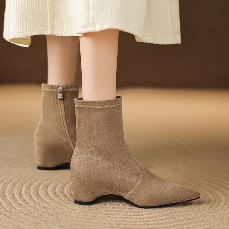 New Autumn Winter Pointed Toe Short Boot Women's Fashion Velvet Side Zipper Back Slim Fit Boot Versatile Fluffy Lined Boot