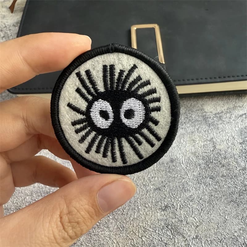 Good Luck Soot Sprite Toppa per vestiti decorativi ricamata Distintivo morale tattico Gancio e anello Zaino Accessori per cappelli Adesivi