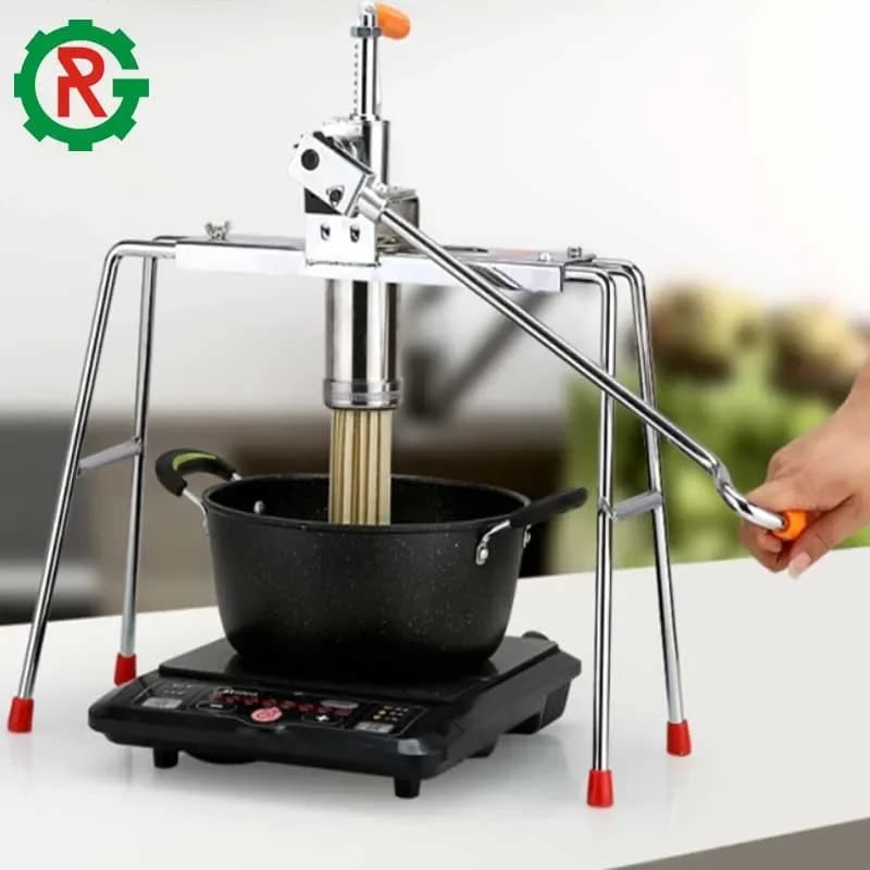 Macchina per la produzione di pasta manuale per pressare le tagliatelle