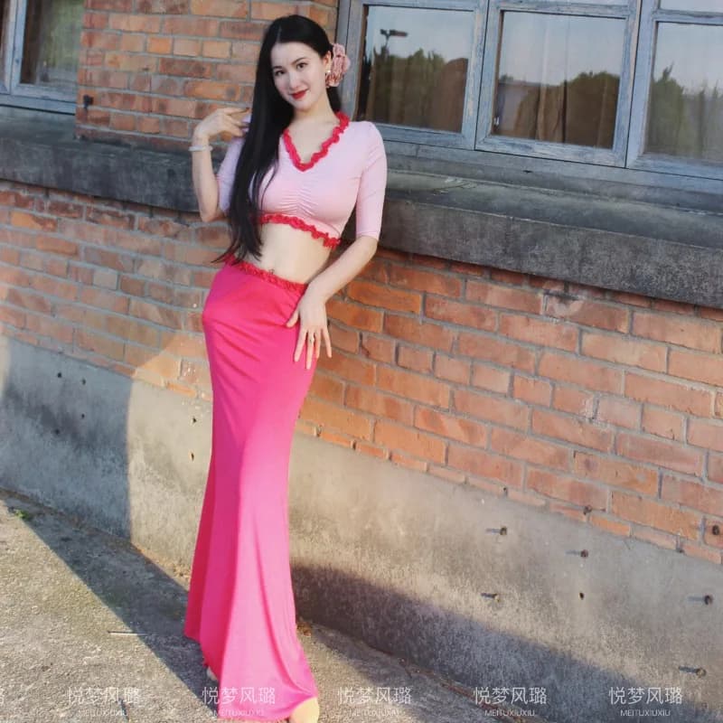 Costumi di danza del ventre personalizzati Nuovo set Abiti da prestazione Abiti di classe Abito da pratica con temperamento sexy Gonna a coda di pesce rosa