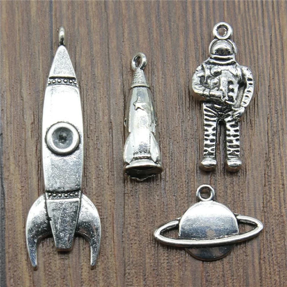 10 pendenti con ciondoli per astronauta color argento antico a forma di razzo per braccialetti, ciondoli pianeta all'ingrosso