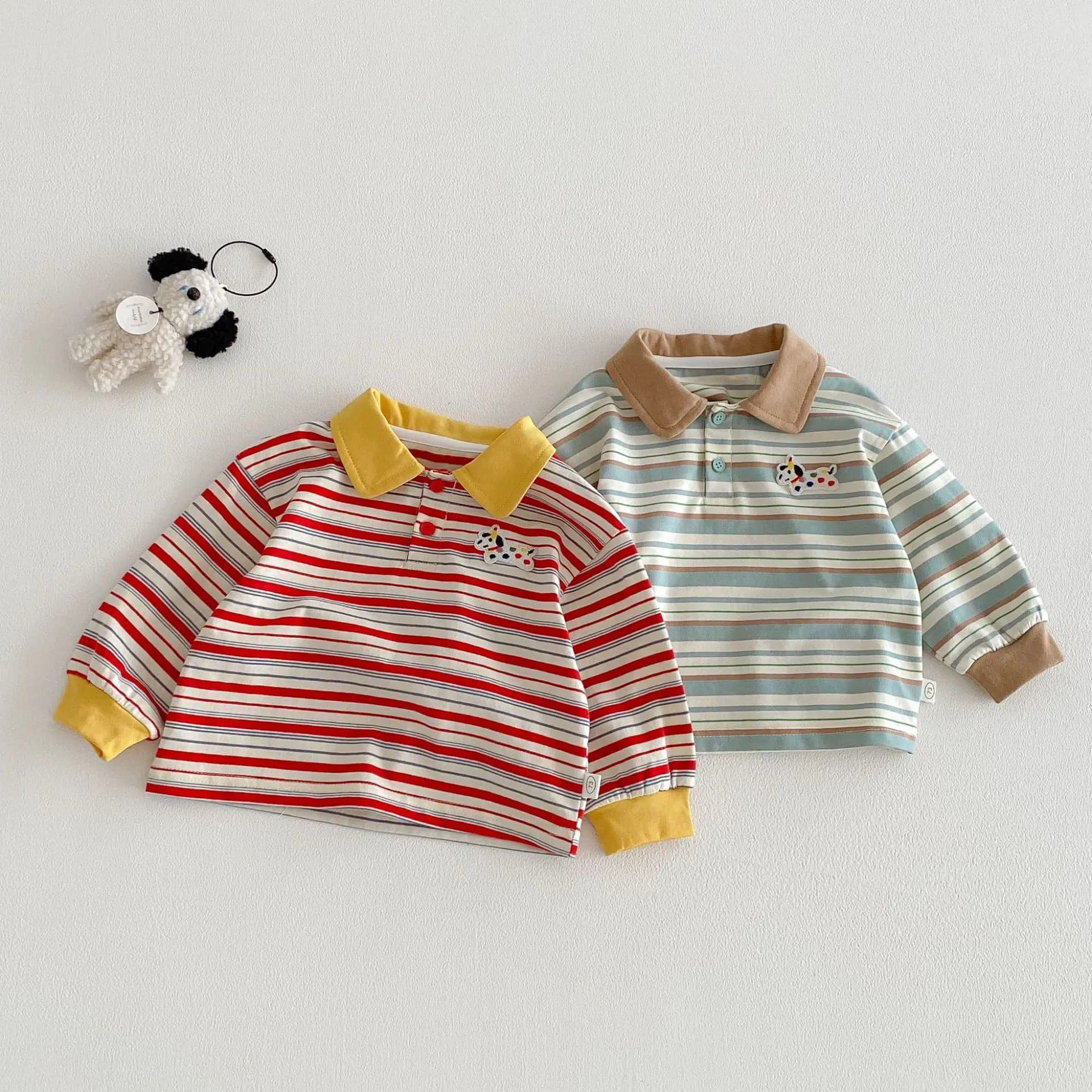 Polo coreana per bambini 2026 New Spring Boys' Fashion T-shirt a righe color block Etichetta per bambini Top