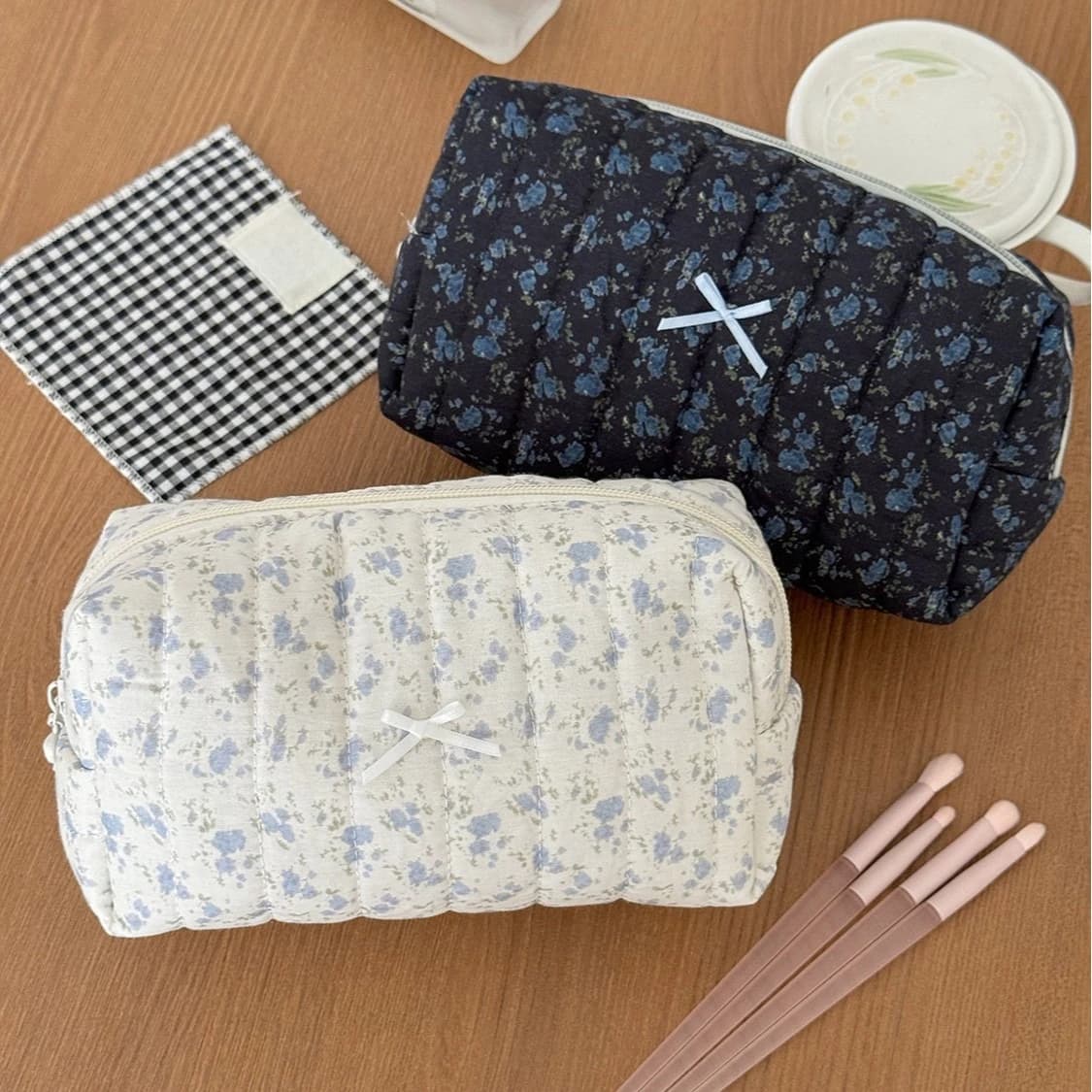 Simpatica borsa per il trucco quadrata per le donne Borse per cosmetici piccole da viaggio portatili Borsa da toilette con cerniera floreale Borse portaoggetti per il lavaggio