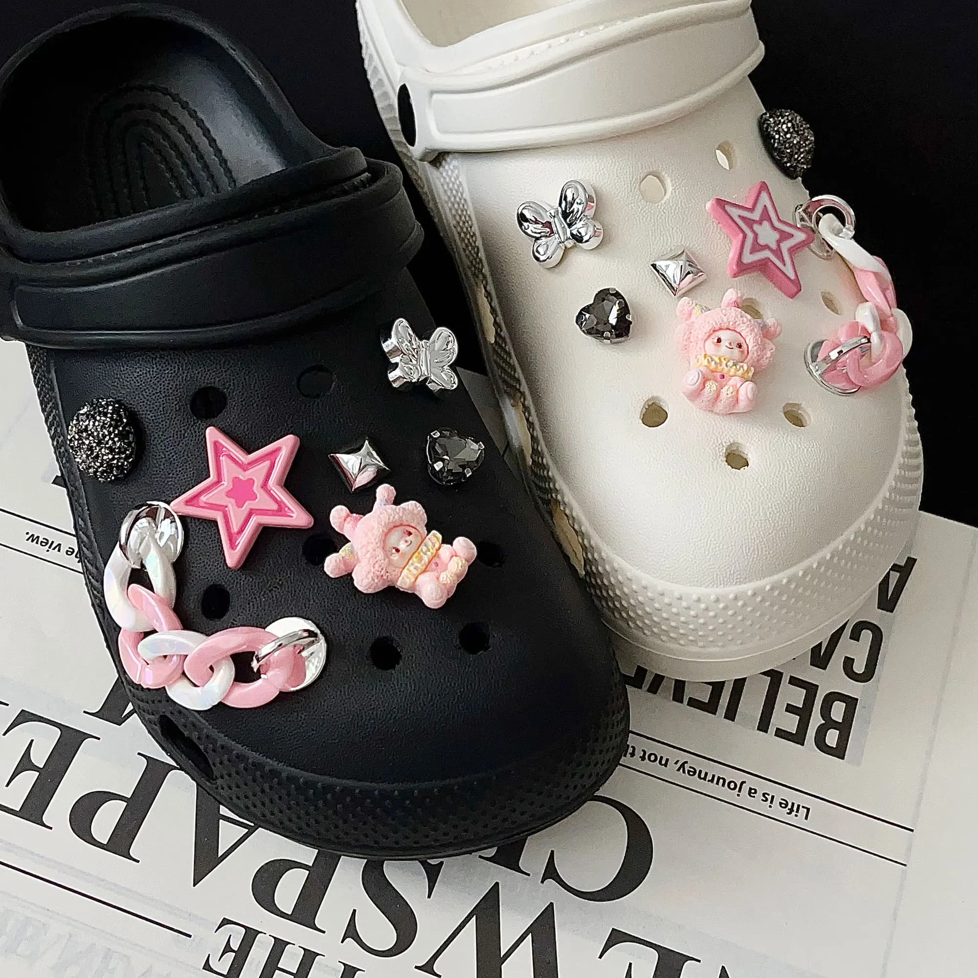 Y2K Divertente Joker Rosa Catene Rosa Set Ciondoli per scarpe con strass per Crocs Zoccoli Spilli Accessori per pantofole Sandali da giardino Regalo per ragazza