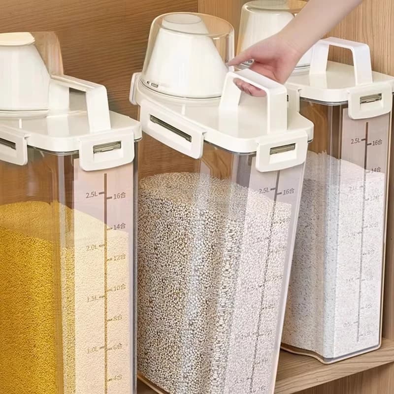 1PC sealed storage container 2.5L portable food storage box with lid suitable for storing grains, flour, rice in the kitchen