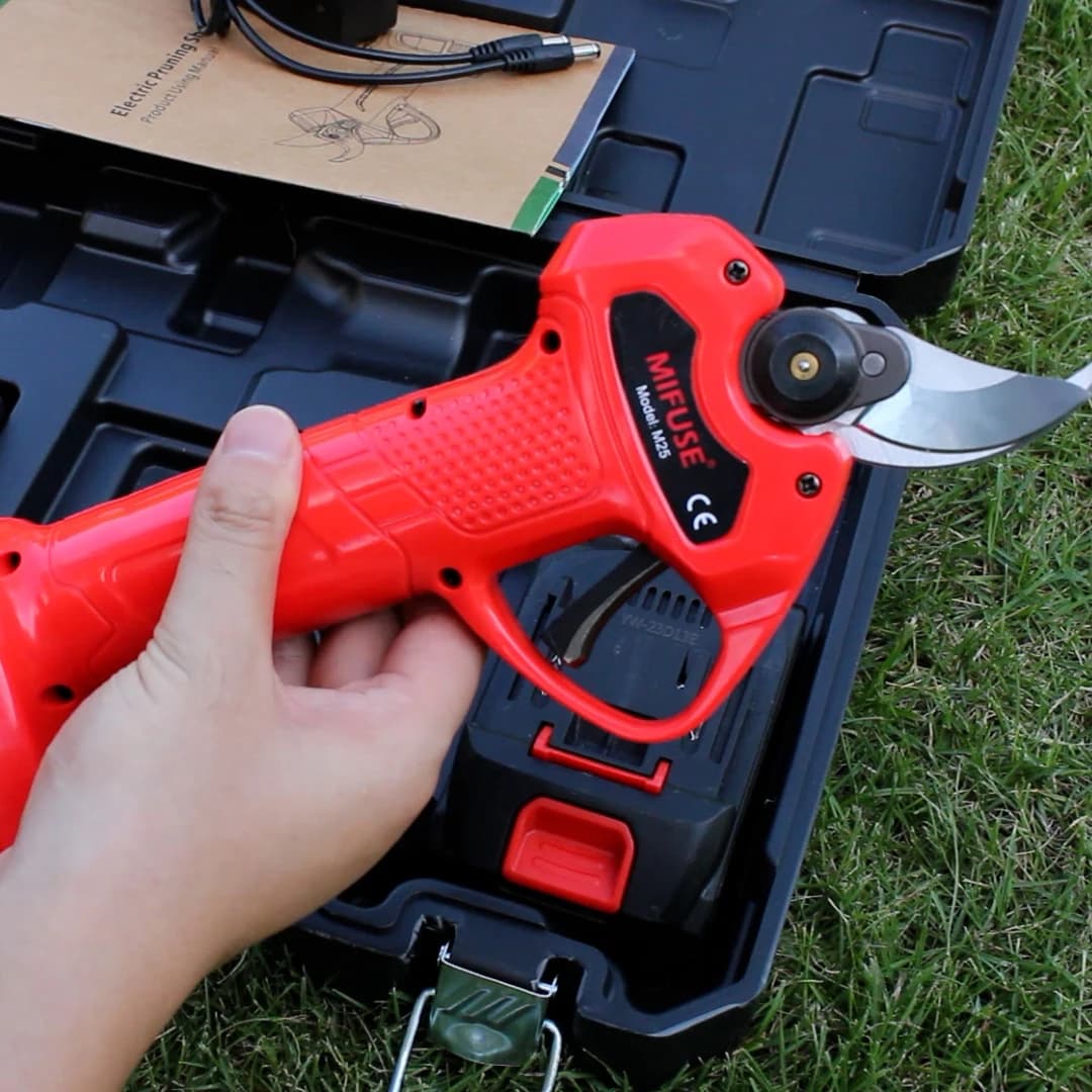 Battery Telescopic Power Pot for Trees Battery pruning shears Power for shafts 2 batteries 1 battery charger Electric shears