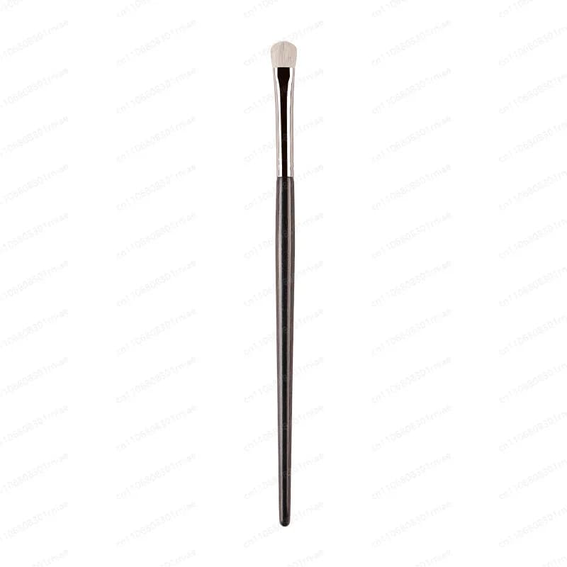 complete set of high-end makeup brushes, powdered light, shadow, concealer, foundation