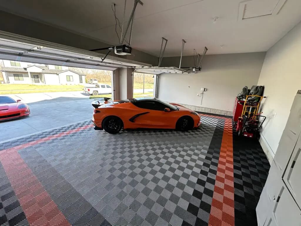 2025 piastrelle per garage ad incastro modulari a collo di racedeck Tappetini per garage in plastica colorata