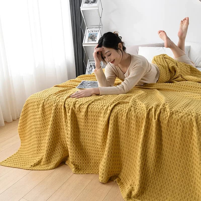 Asciugamano coperta in filo lavorato a maglia waffle in cotone primaverile in stile giapponese ricoperto di coperta per divano in tinta unita. Comoda coperta