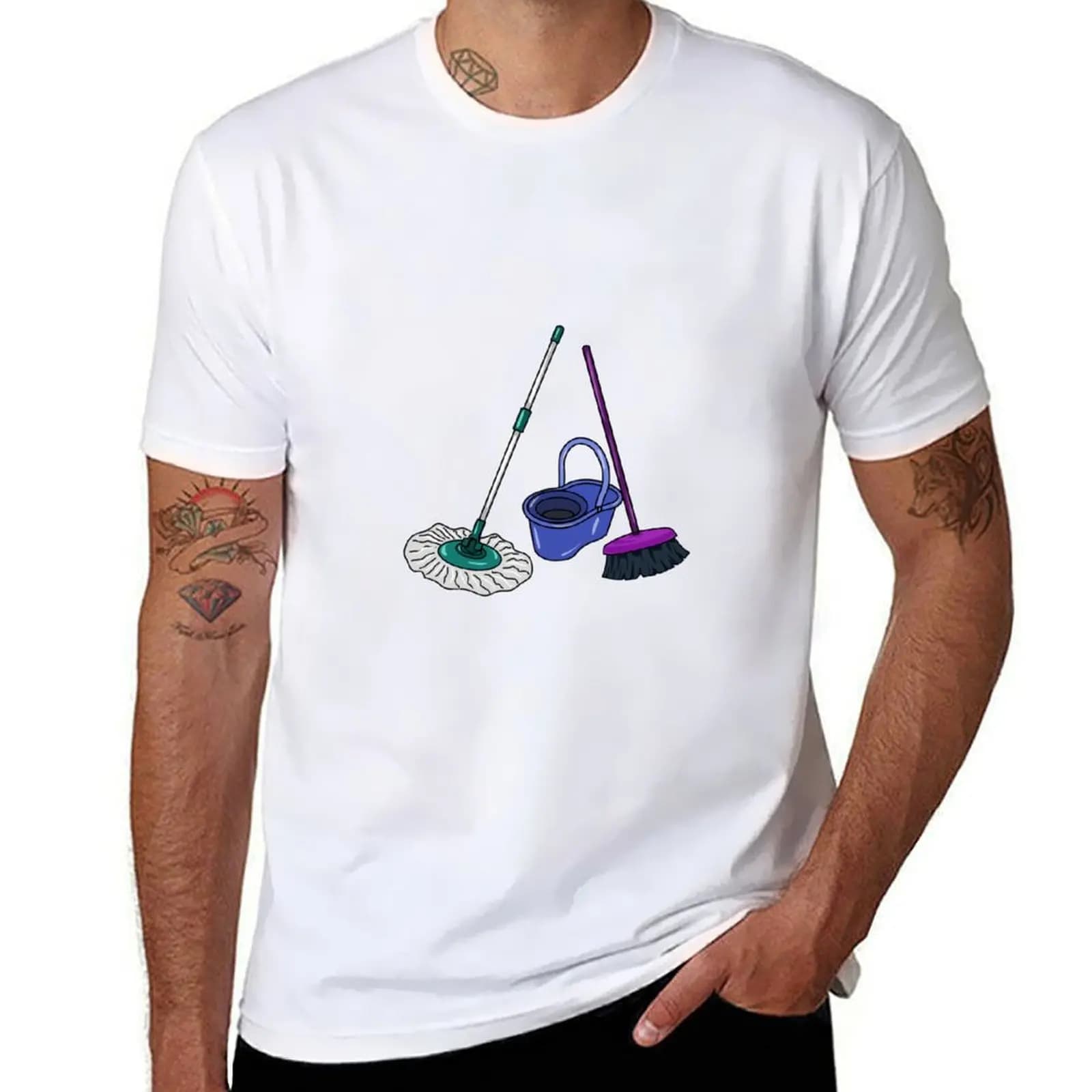 T-shirt con illustrazione di scopa e mocio in stile cartone animato, maglietta basic semplice per la primavera e l'estate