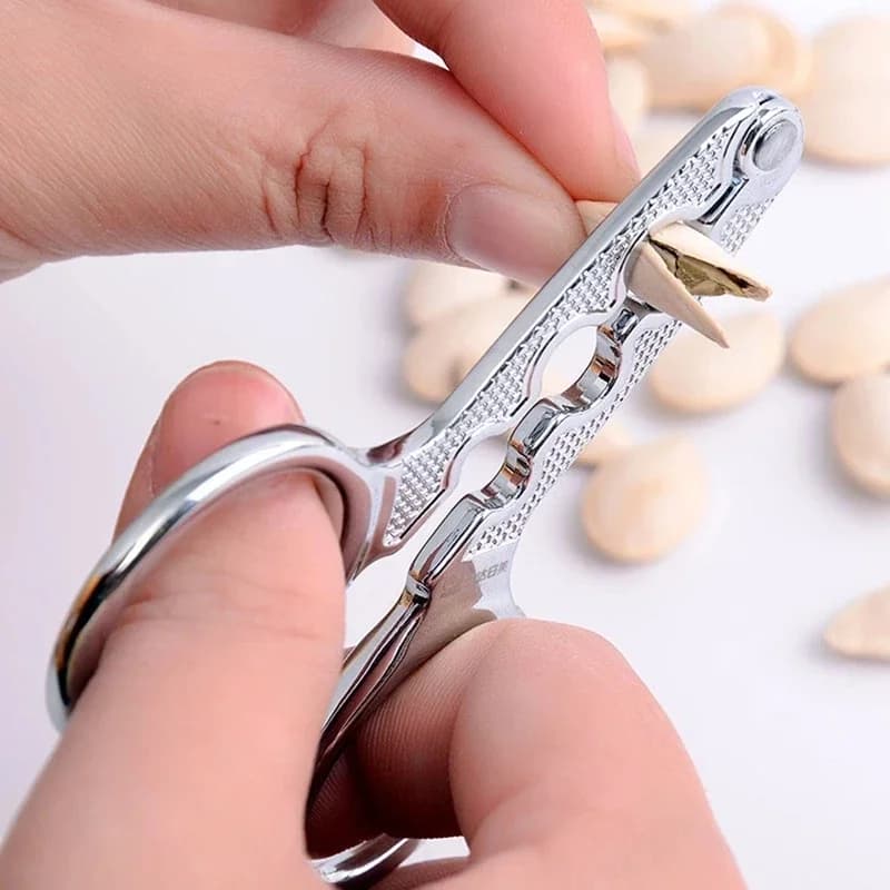 1 pz Apriscatole In Lega Sheller Clip Per Semi di Arachidi Frutta Secca 3 Fori Easy Grip Senza sforzo Shell Opener Strumento Domestico Portatile