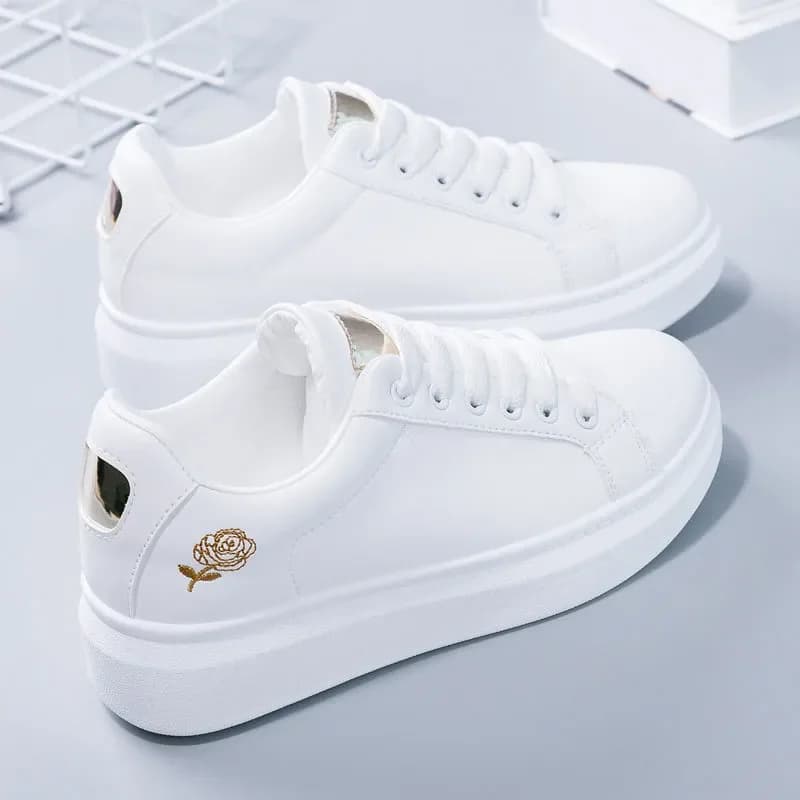 Scarpe da donna che corrono primavera autunno moda bianco traspirante fiore ricamato stringate sneakers casual Zapatos De Mujer