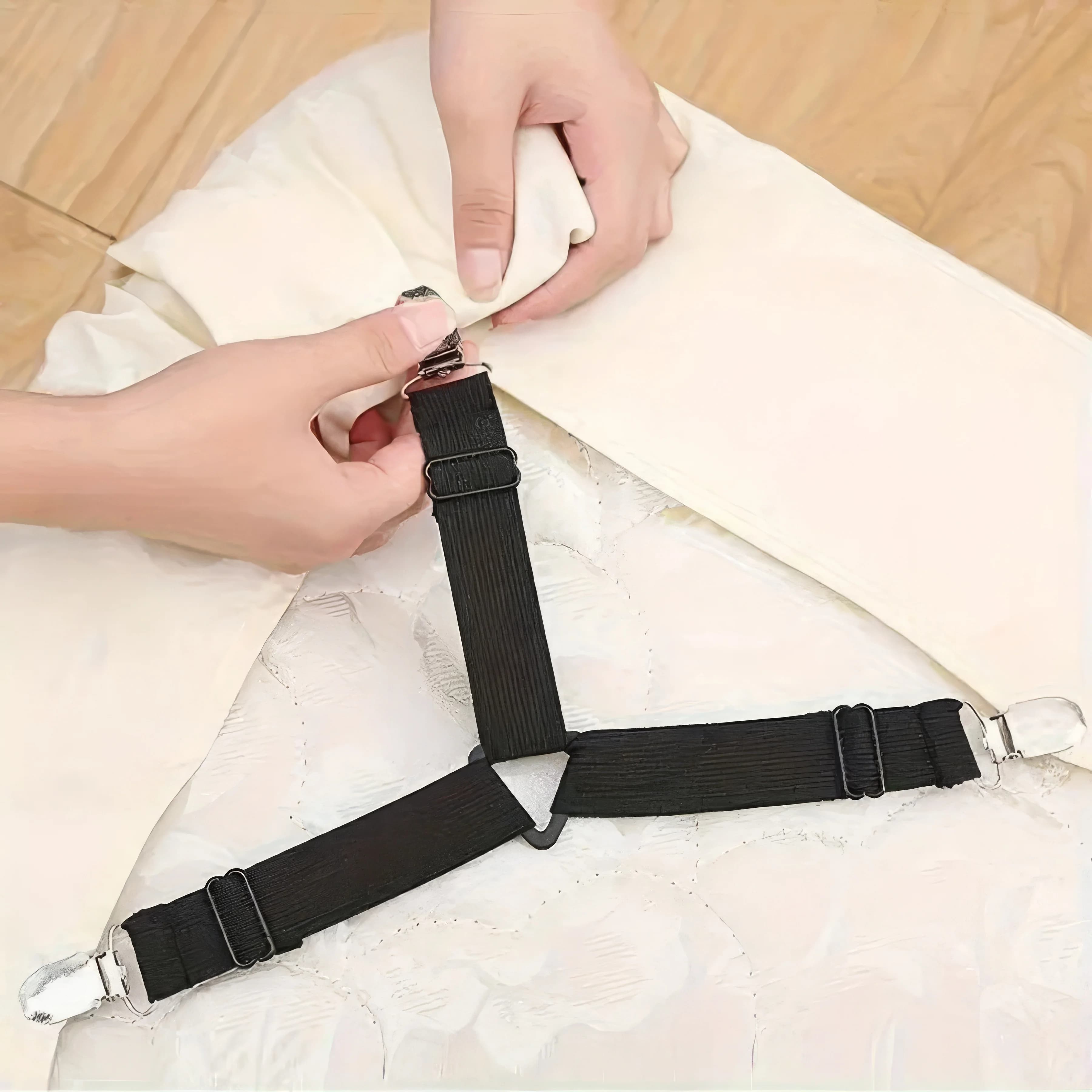4 Pezzi di Fissatori Neri per Lenzuola, Cinghie Triangolari Antiscivolo, Clip Elastiche per Mantenere le Lenzuola in Posizione per la Casa