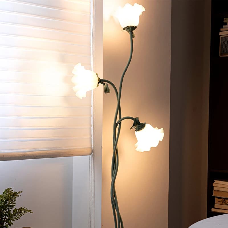Lampada da terra a fiori, E26 elegante lampada da terra a 3 teste, alta 67 pollici con luce regolabile e interruttore a pedale per soggiorno, camera da letto