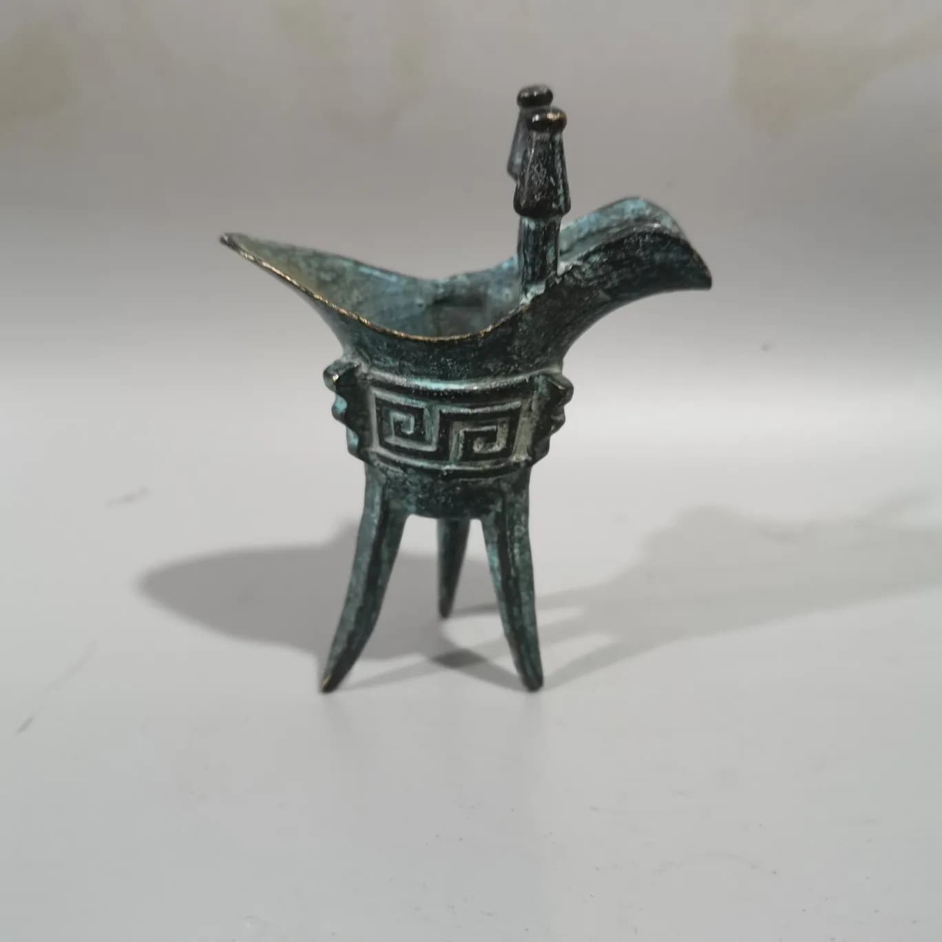 Bronzo cinese, bronzo, tazza di vino, calice, bottiglia, treppiede, decorazione da tavola, set da vino
