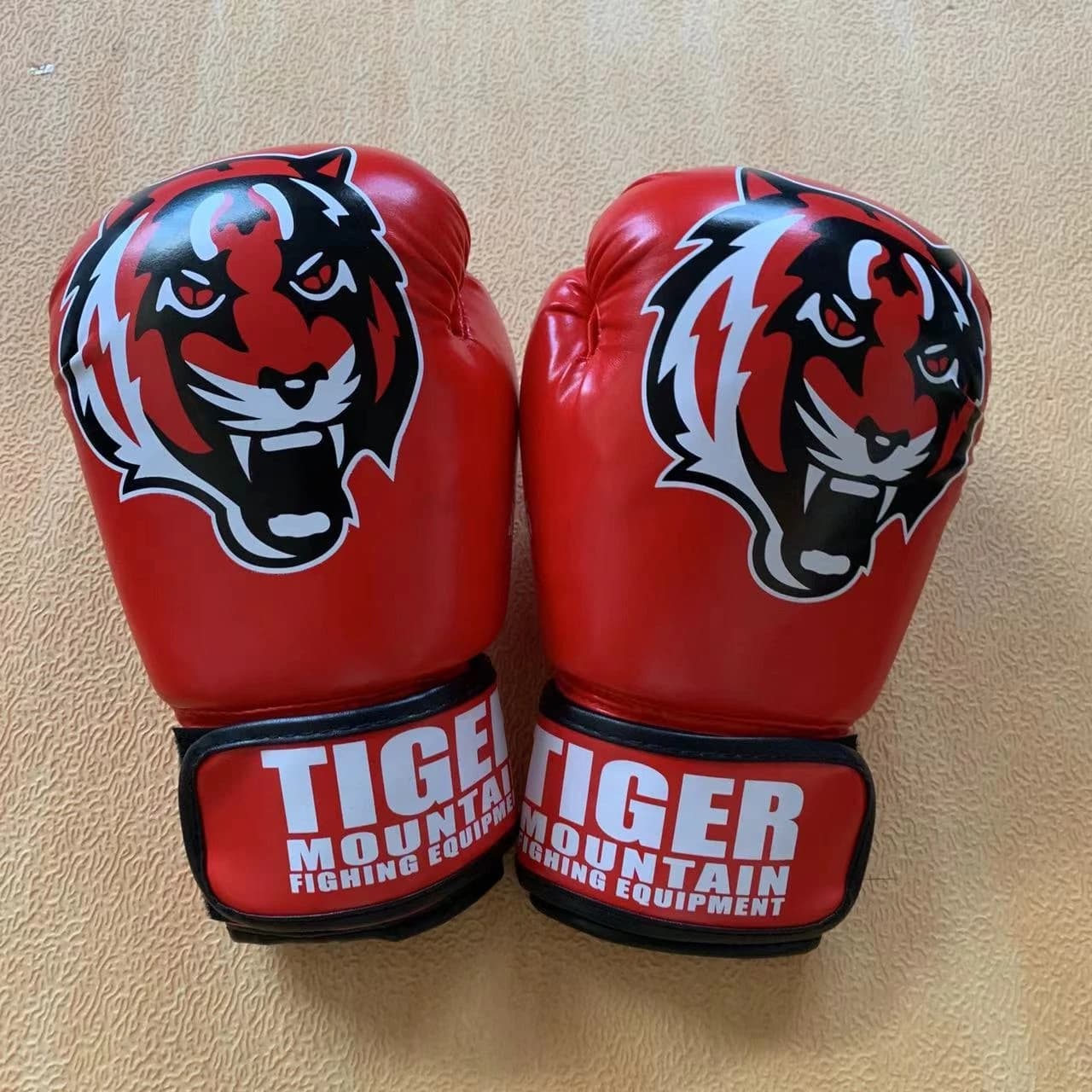 10 oz leather boxing gloves PU Muay Thai Guantes De Boxeo Free Fight MMA Sandbag Adult training glove Boxing heavy bag