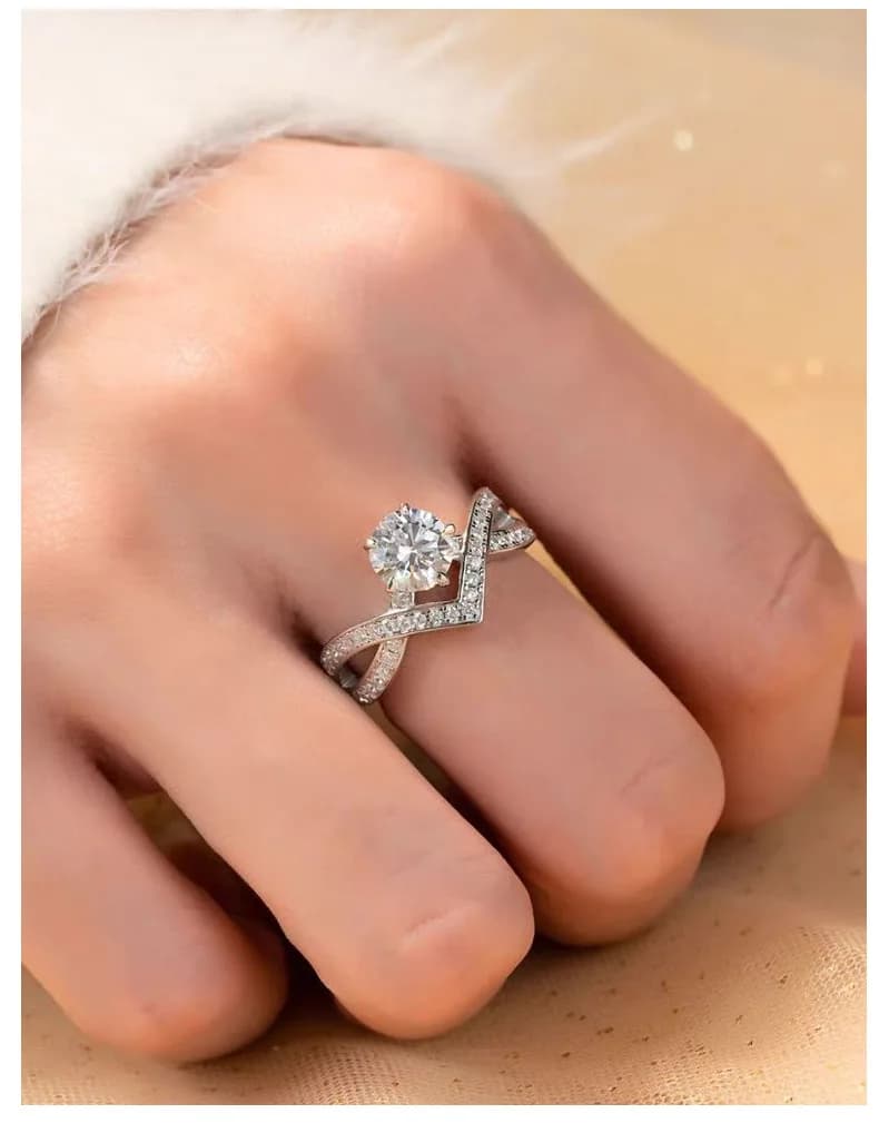 1CT Women's V-Shape Moissanite Ring PT950 Platinum Love Wing Crown Design 3D Carving Eye-Catcher Gift for Dating