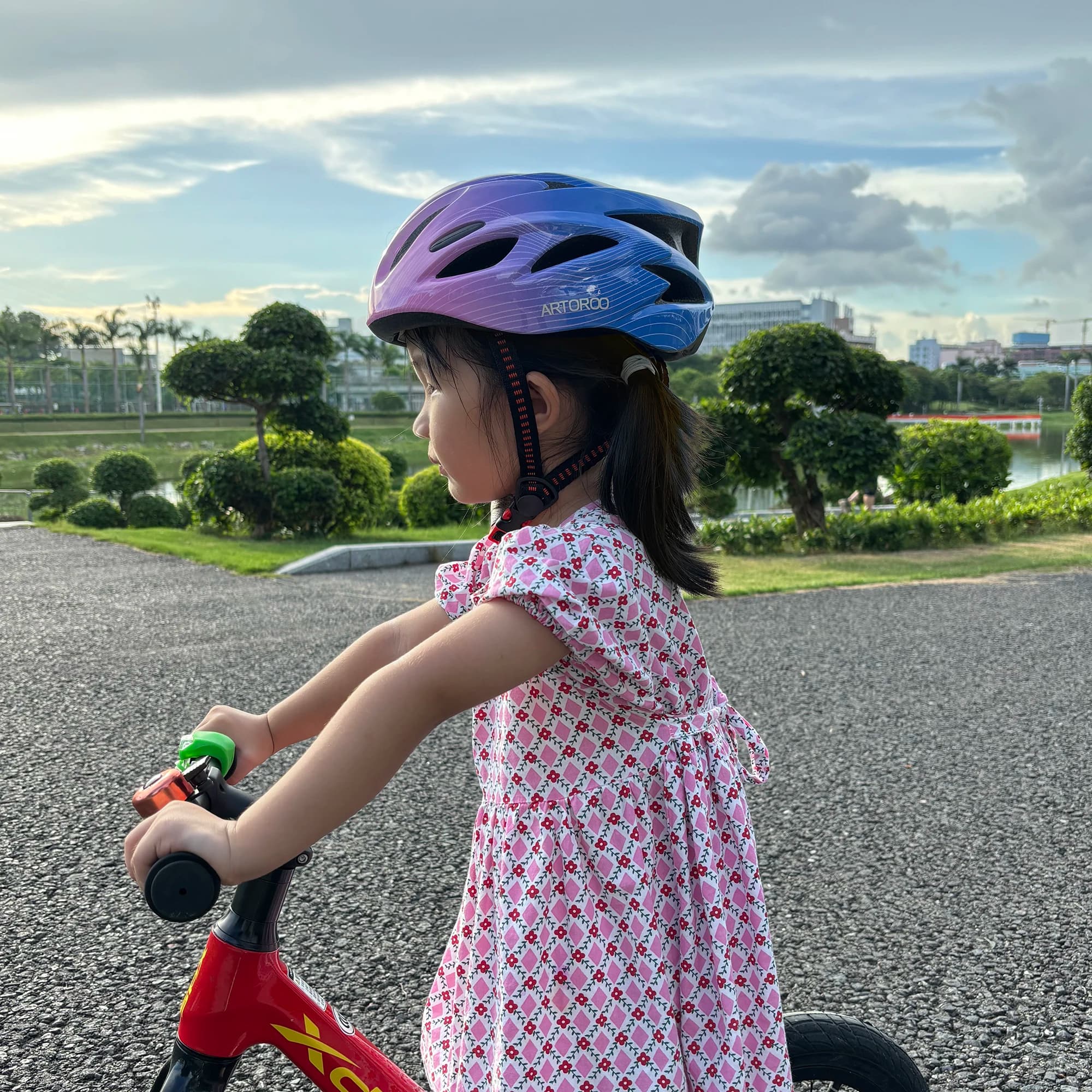 Children's / teenager's bicycle helmet, children's ultralight bike helmet for driving, scooter