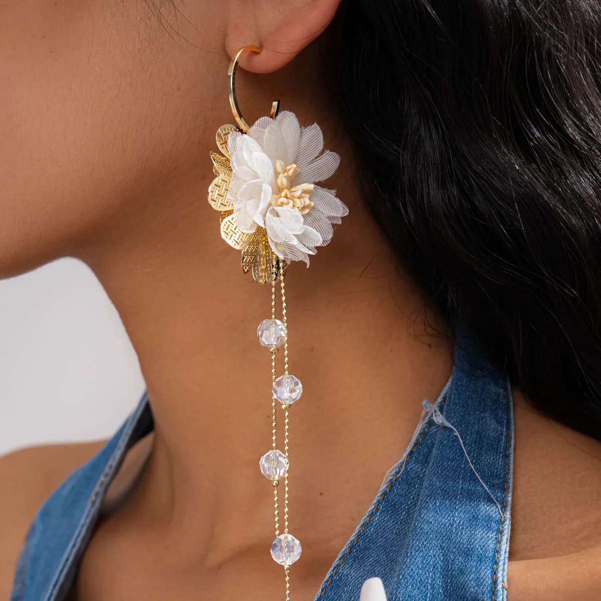 White Fabric Flower Dangle Earrings for Women Elelgant Imitation Pearl Pendant Earring Glass Beads Tassel C-shaped Ear Drops