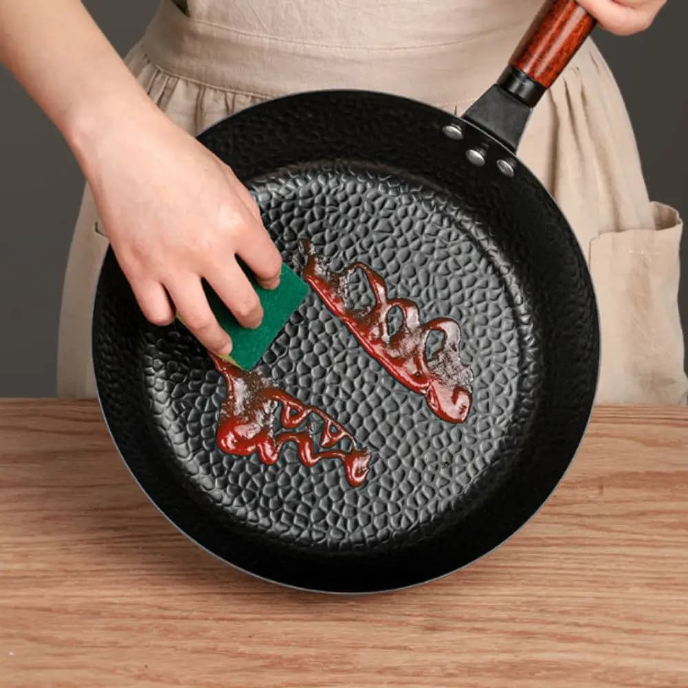 Non-stick Hammered Frying Pan Uncoated Flat Bottom Pancake Pan Wooden Handle Corrosion-resistant Hammered Iron Wok Breakfast