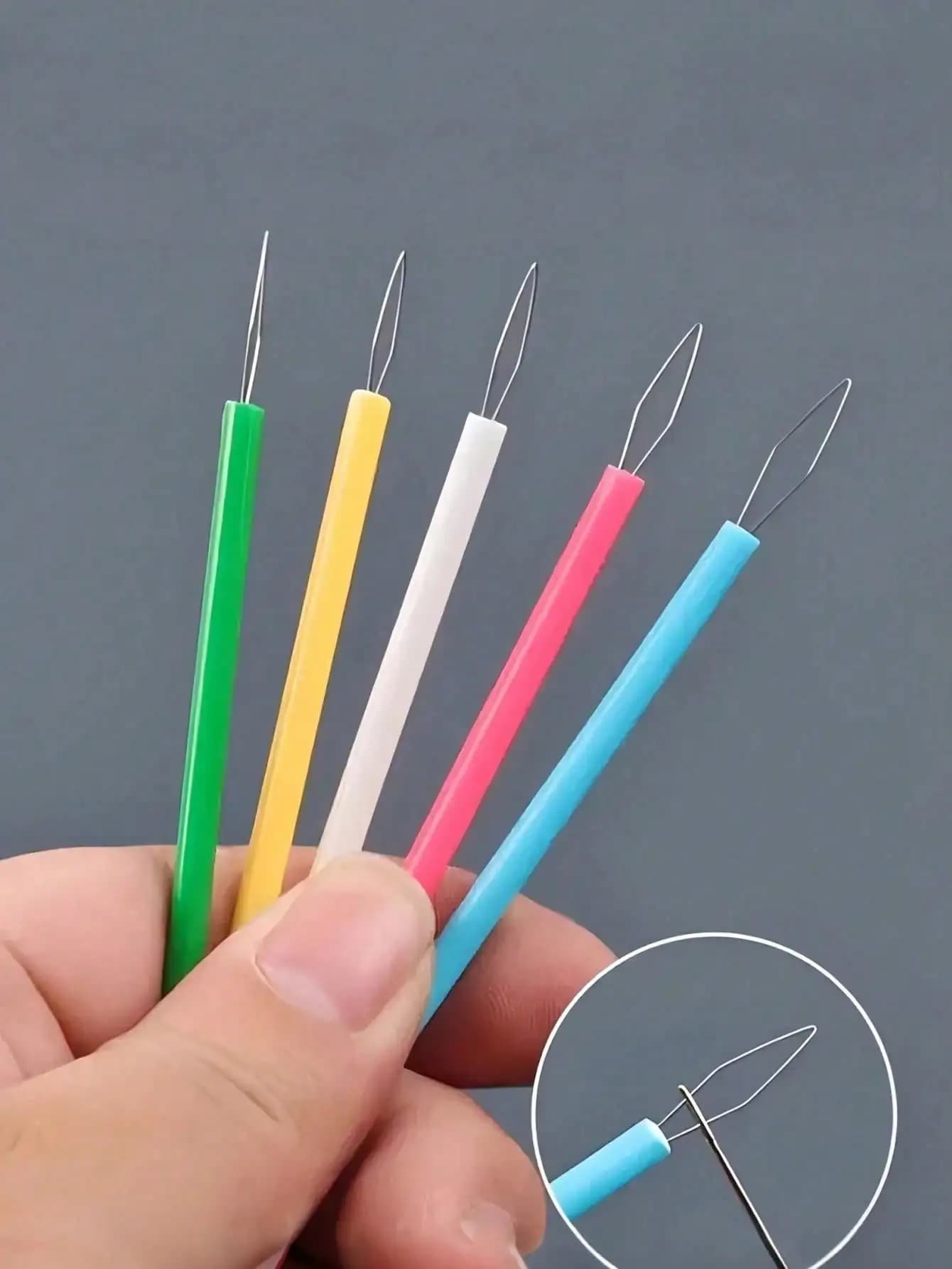 Set di 5 infilacuci a spirale di colore casuale - infilacuci a spirale facili da usare. Perfetto per set da cucito domestici