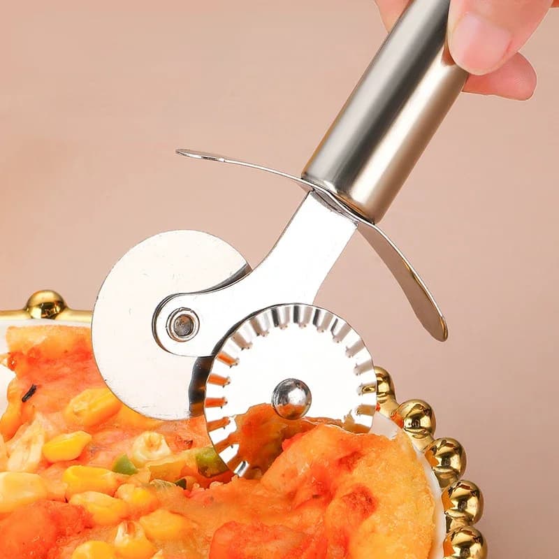 Taglierina per pizza a rullo Coltello per pizza in acciaio inossidabile Pala per torte Crepe Multifunzione Rotonda Onda Taglierina Ruote Piano cottura Strumenti per la cottura della pizza