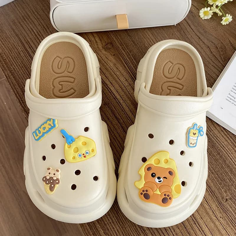 Hole shoes women's summer 2024 new ins trendy soft sole super fire to work wear beach cute bag head half drag