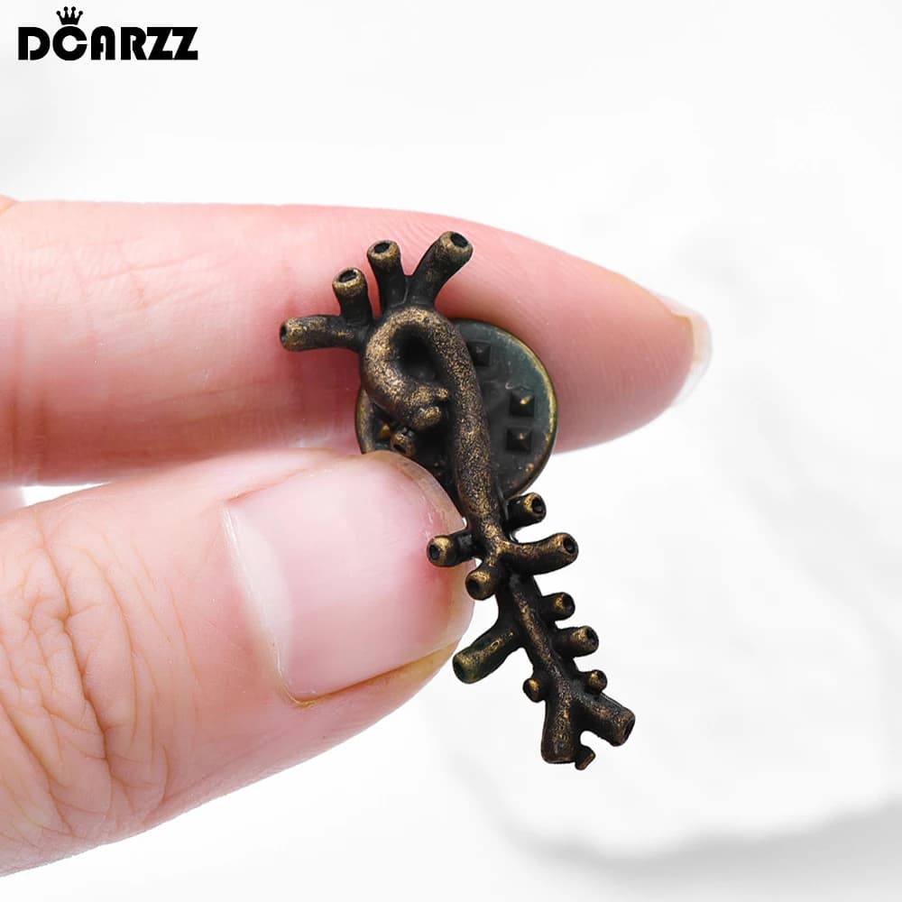 DCARZZ Classic Spine spilla Medical ortopedia Vintage Bone Pin zaino bavero distintivo per Doctor Nurse Jewelry Gifts