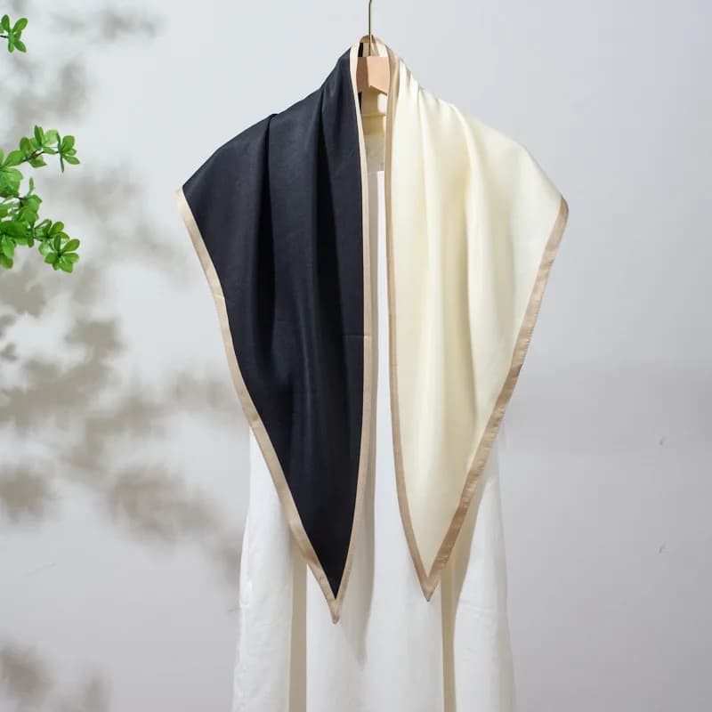Nuova Sciarpa Triangolare Versatile in Seta Sintetica, Stile Old Money, Multifunzionale per Donna