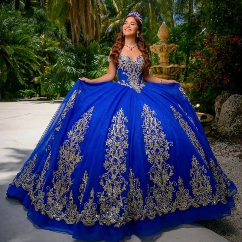 Abito Quinceanera blu royal con spalle scoperte glitter dorati decalcomania stratificazione Coda lunga abiti da 15 Quinceanera Personalizza