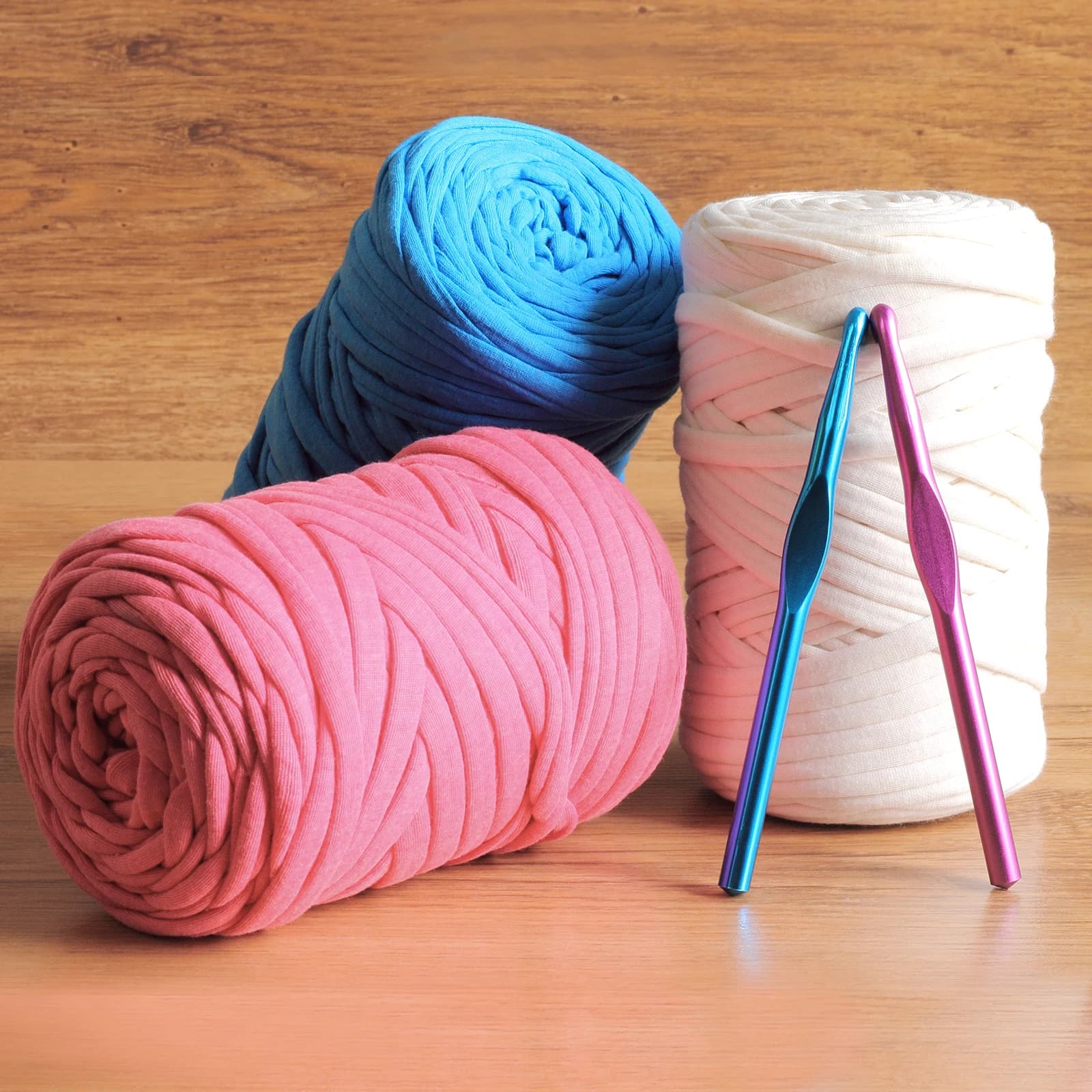2pcs T-Shirt Yarn for Crocheting with 1 Crochet Hook 400g/130 Yds Soft High Elastic Knitting Yarn Beginner Crochet Bag Basket