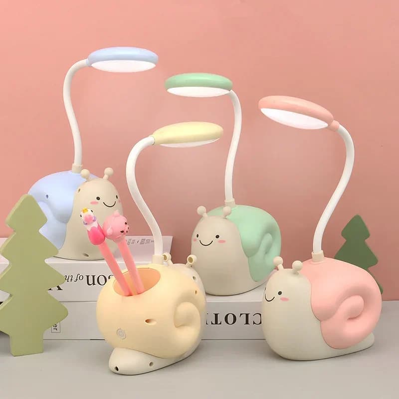 Simpatico cartone animato per bambini Luce notturna USB Lampada da comodino per camera da letto Protezione per gli occhi Lampada da tavolo a LED Lampada da lettura per scrivania per bambini Regalo per bambini