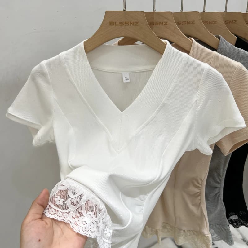 T-shirt in cotone elasticizzato slim con scollo a V e maniche corte, con inserti in pizzo, tinta unita, stile Y2K, sexy, per donna, Estate 2026