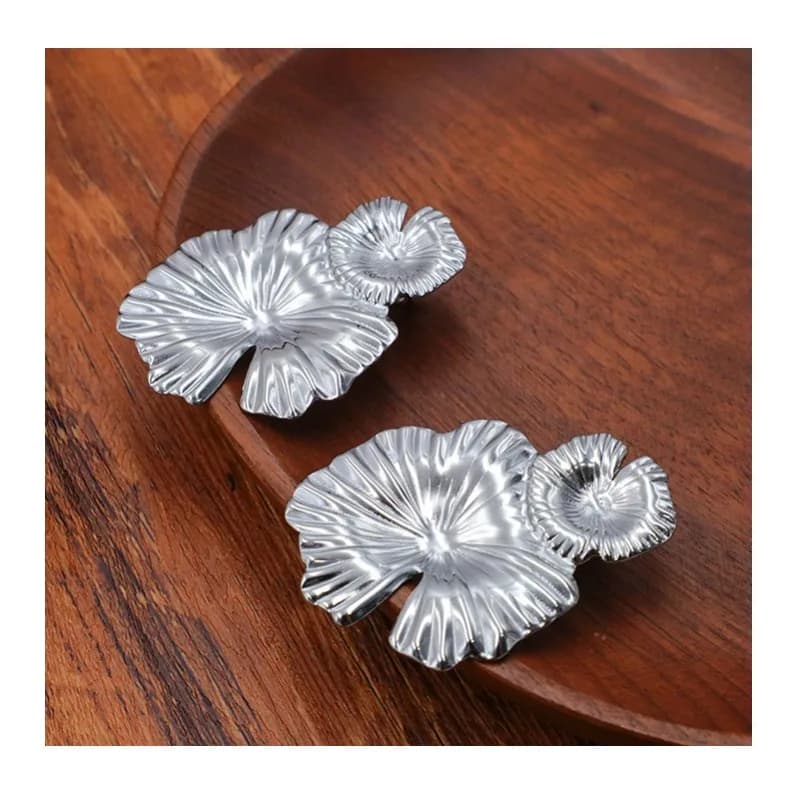 New Exaggerated Leaf Flower Earrings Women's Retro Fashion Long Alloy Flower Earrings