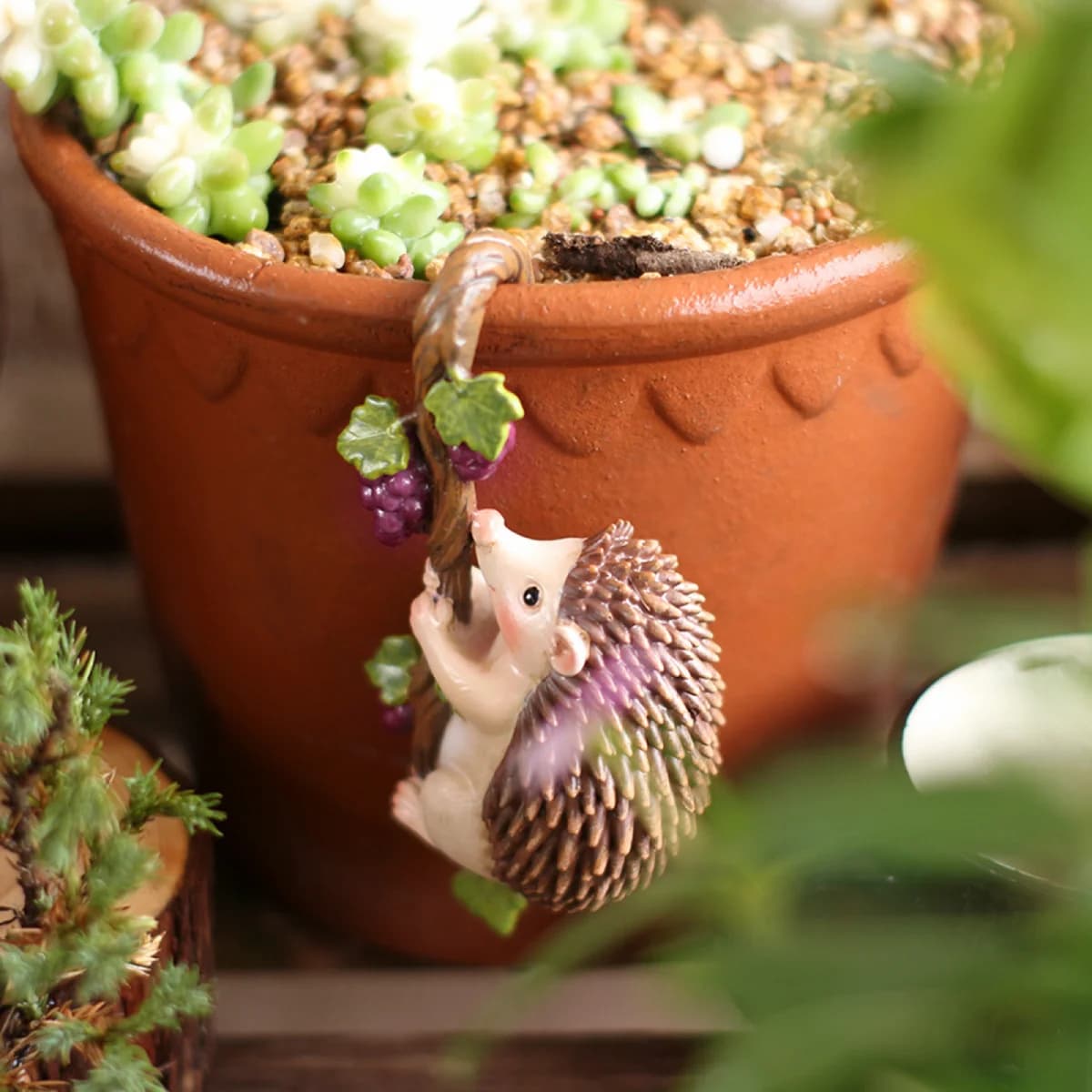 Hedgehog Plant Pot Decoration Grapevine Hedgehog Figurine Cute Animal Flower Pot Hugger for Home Yard Garden and More